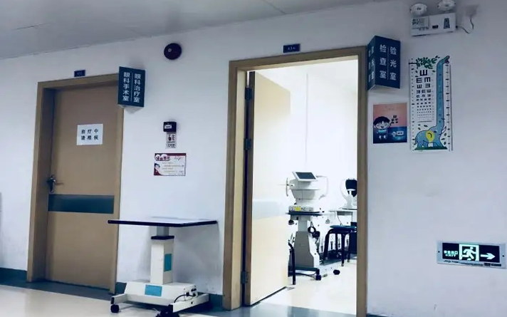 醫療病房門玻璃推拉門太占位，不如試試PVC折疊門，省錢省事省空間