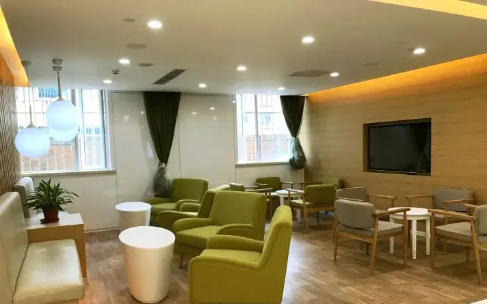 定制醫(yī)療木門PK成品病房木門，究竟哪個更能贏得人心